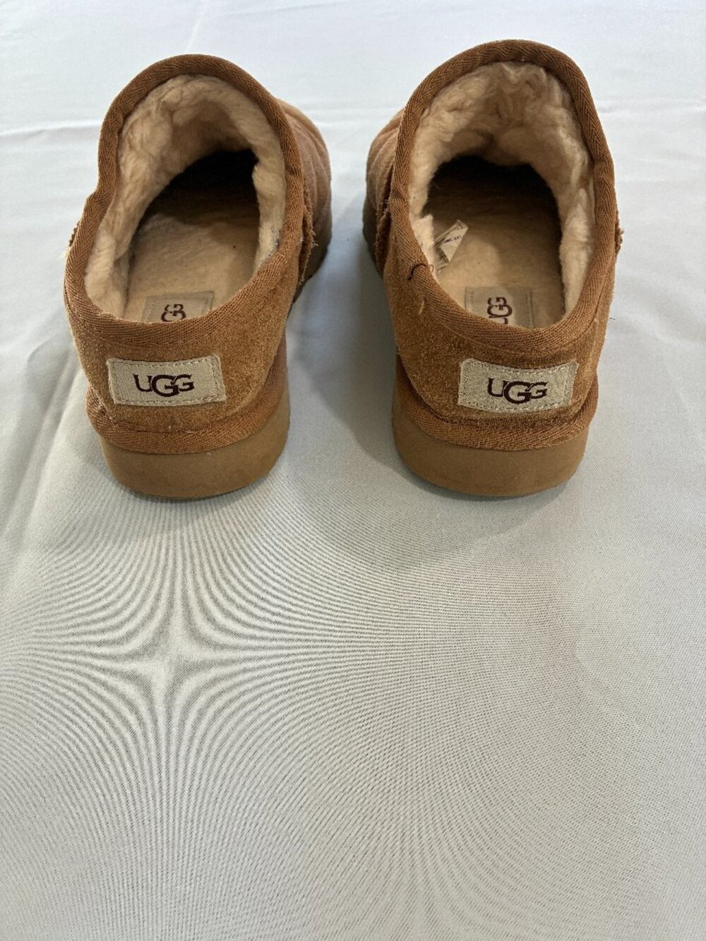 UGG clogg/slipper - Picture 2 of 6